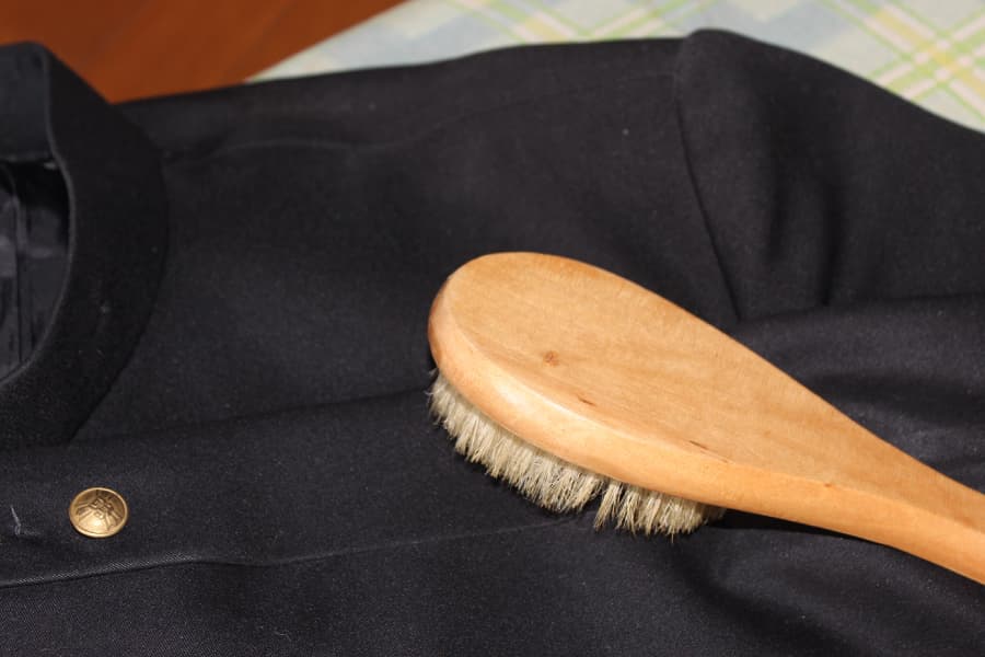 コトウ流制服のお手入れ_普段のお手入れ1